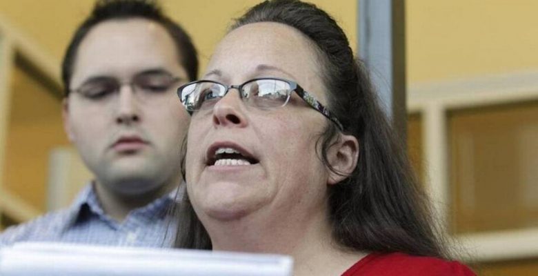 Kim Davis Kentucky Clerk Who Refused To Issue Same Sex Marriage